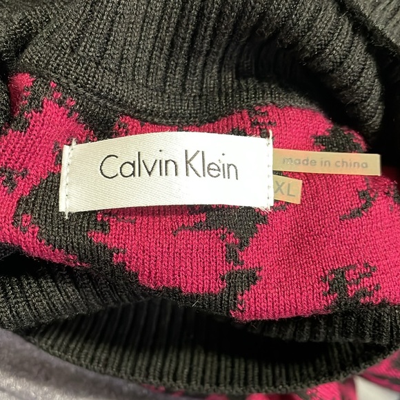 Ladies sleeveless turtleneck sweater dress with leopard print. - Picture 4 of 5